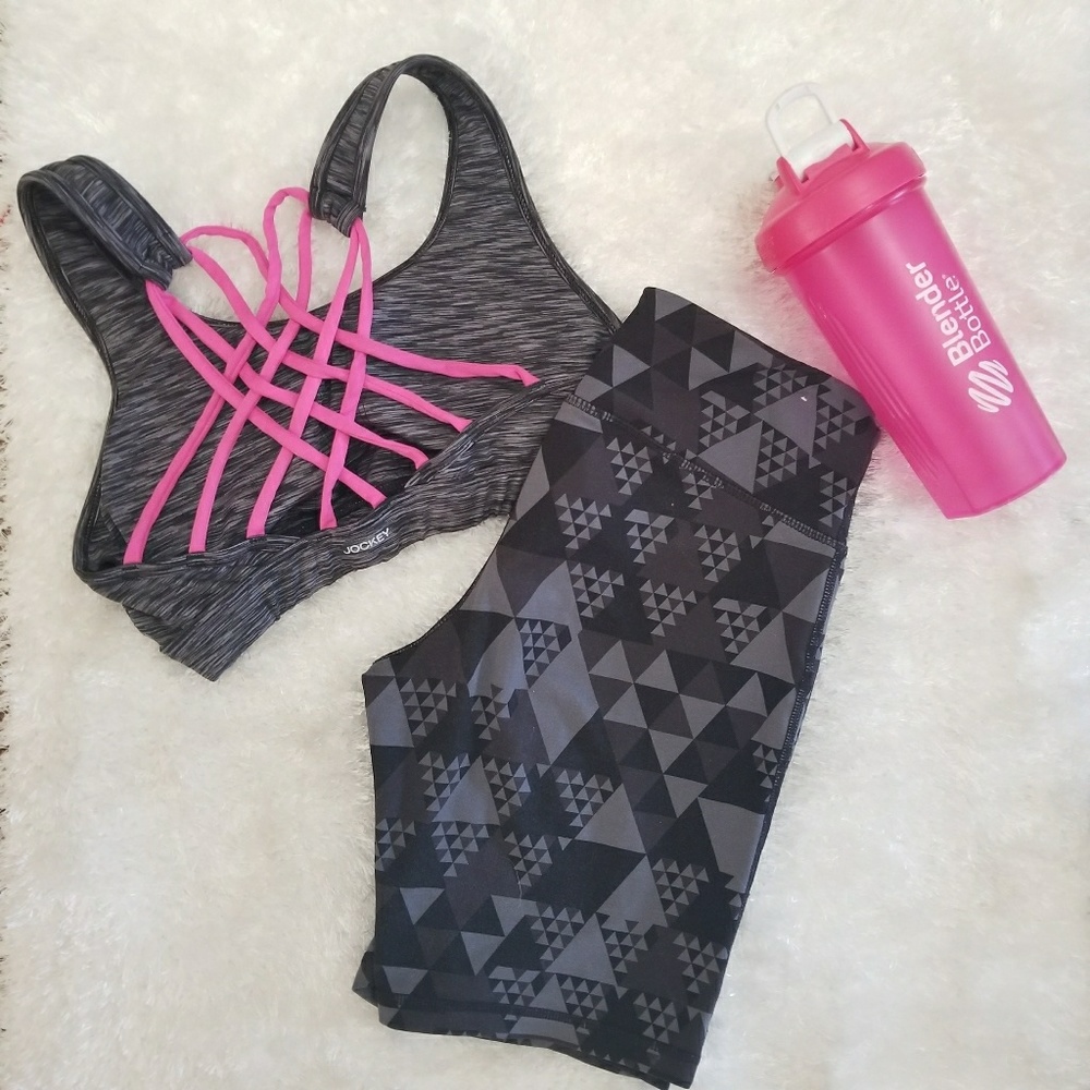 OLD NAVY yoga shorts triangle pattern small